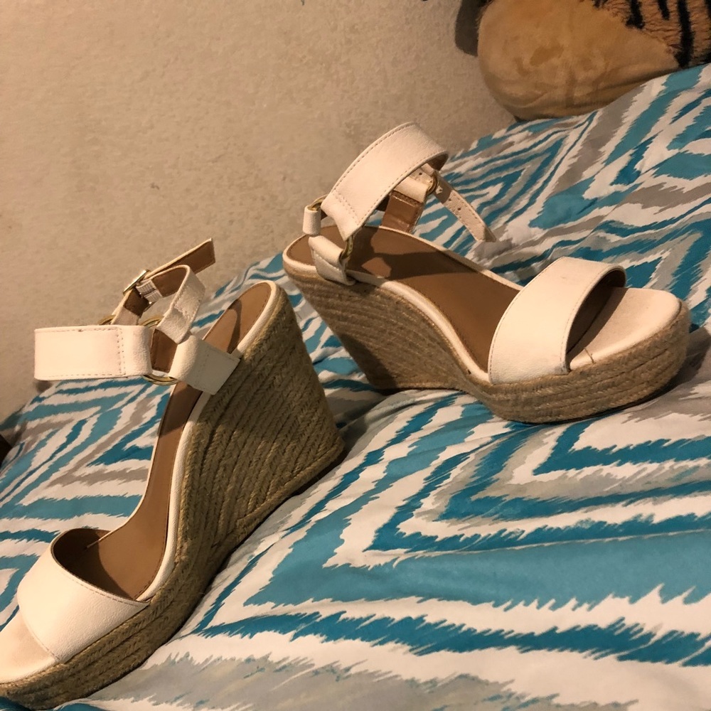 White Wedges